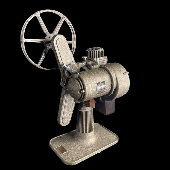 Vintage Revere Camera Co. Model 85 8MM Projector Chicago, and Reels + Extras - Picture 6 of 16